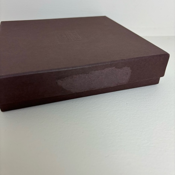 Coach Box - Picture 6 of 9